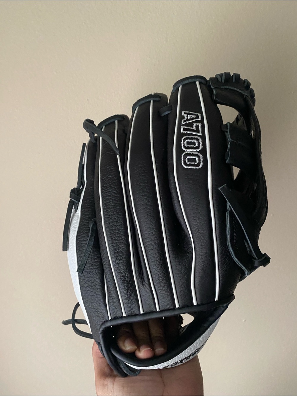 Wilson 12 in A700 fastpitch fielding glove